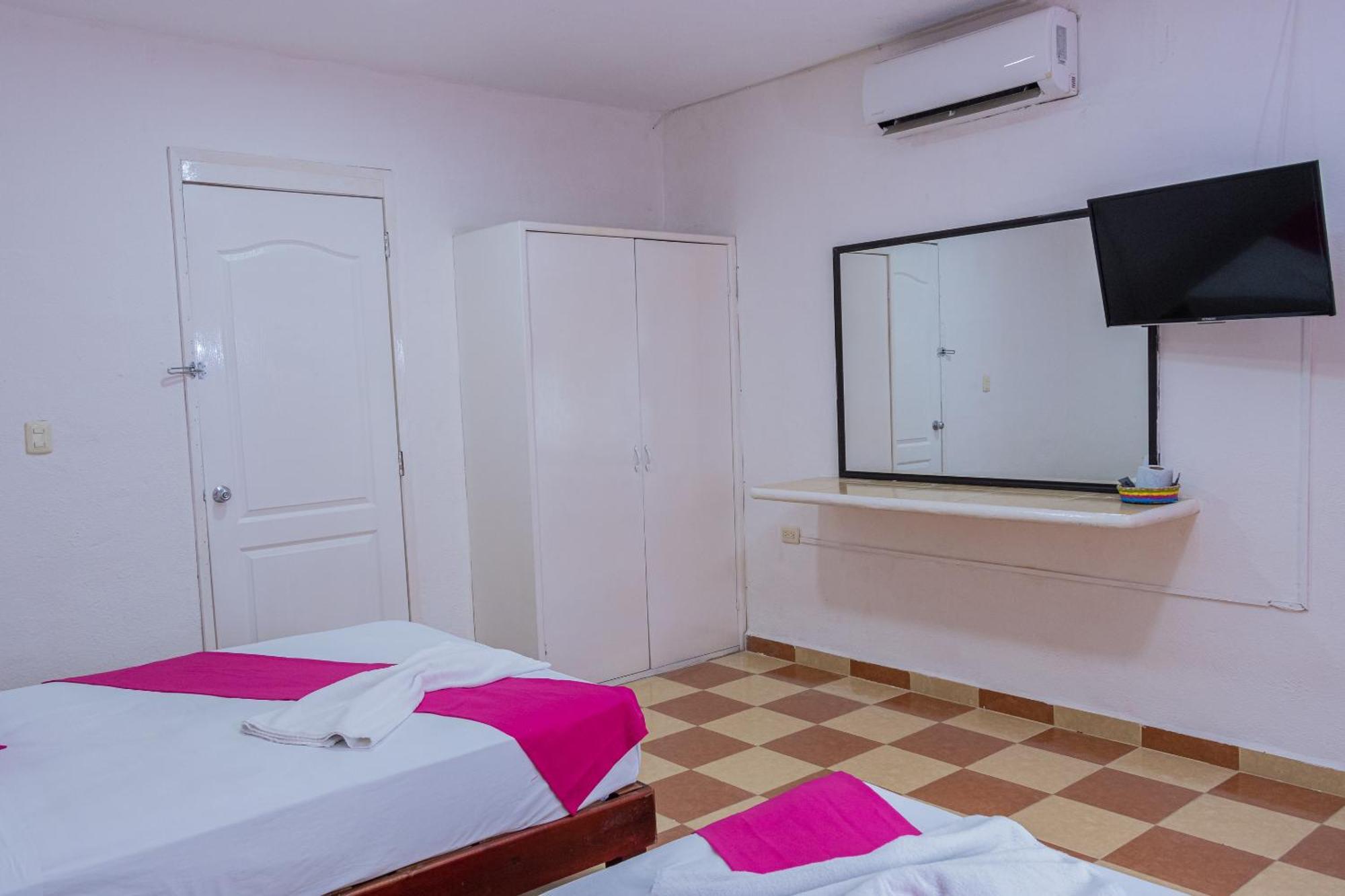 Oyo Hotel Marias,Aeropuerto Internacional De Chetumal Esterno foto