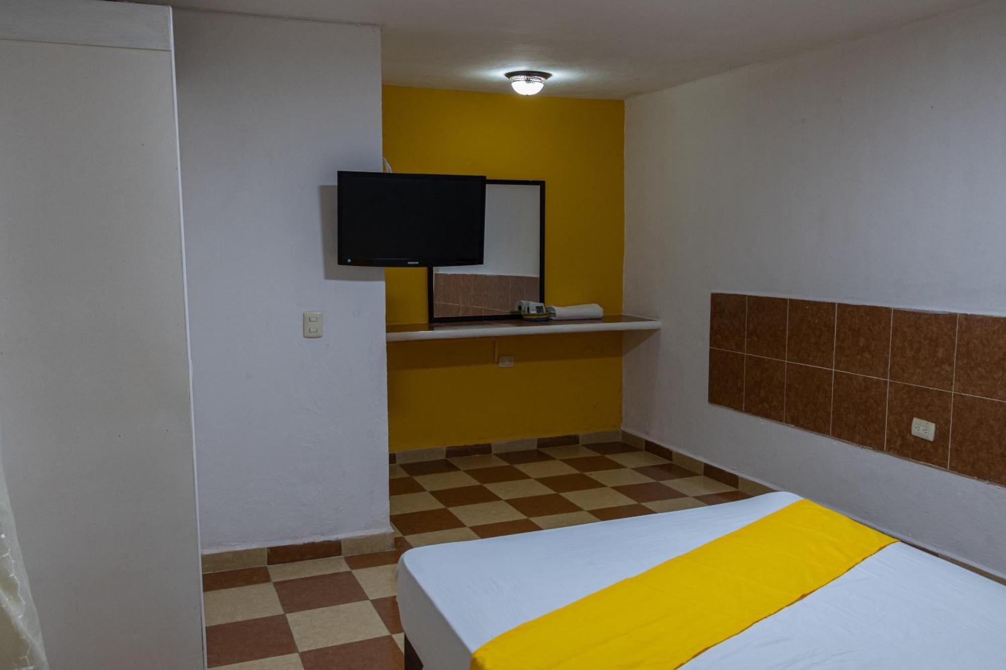 Oyo Hotel Marias,Aeropuerto Internacional De Chetumal Esterno foto